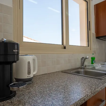 Appartement Modern With Pool And Balcony Hillside And Sea Views For Business Or Leisure Travellers *