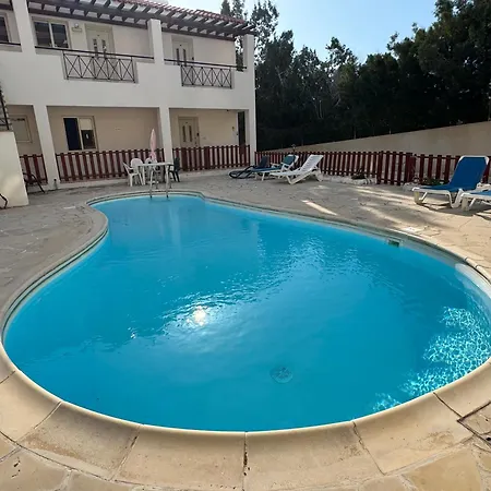 Modern & Stylish In Coral Bay, Pool, Parking, Fast Wifi, Netflix And Close To