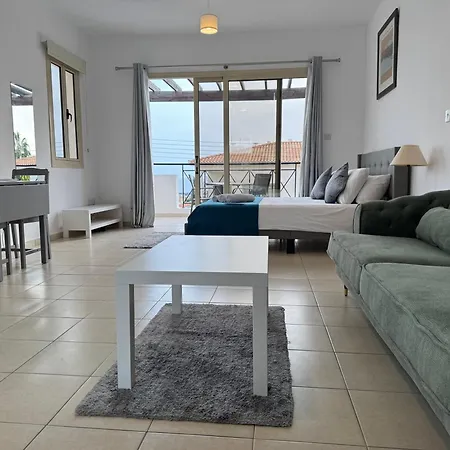 Modern & Stylish In Coral Bay, Pool, Parking, Fast Wifi, Netflix And Close To *