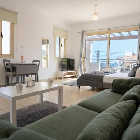 Modern With Pool And Balcony Hillside And Sea Views For Business Or Leisure Travellers Appartamento *