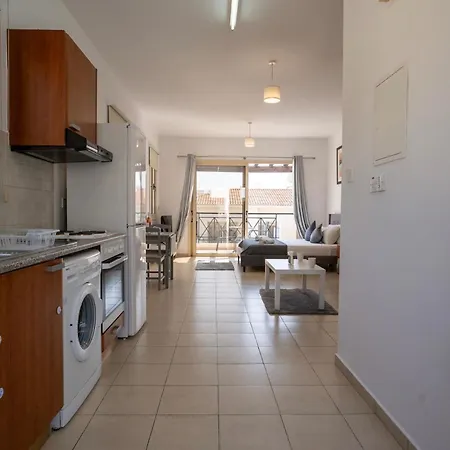 Modern With Pool And Balcony Hillside And Sea Views For Business Or Leisure Travellers *