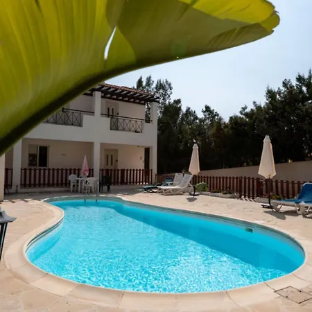 Modern With Pool And Balcony Hillside And Sea Views For Business Or Leisure Travellers Апартаменты *