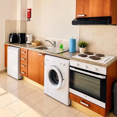 Sea View In Peyia, Pool, Balcony & Free Parking *