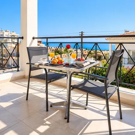 Sea View In Peyia, Pool, Balcony & Free Parking *