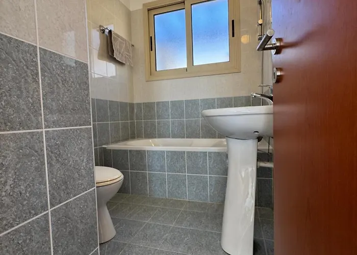 Modern With Pool And Balcony Hillside And Sea Views For Business Or Leisure Travellers アパート *