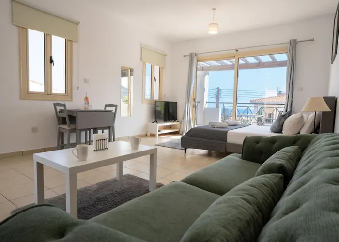 Modern With Pool And Balcony Hillside And Sea Views For Business Or Leisure Travellers アパート *