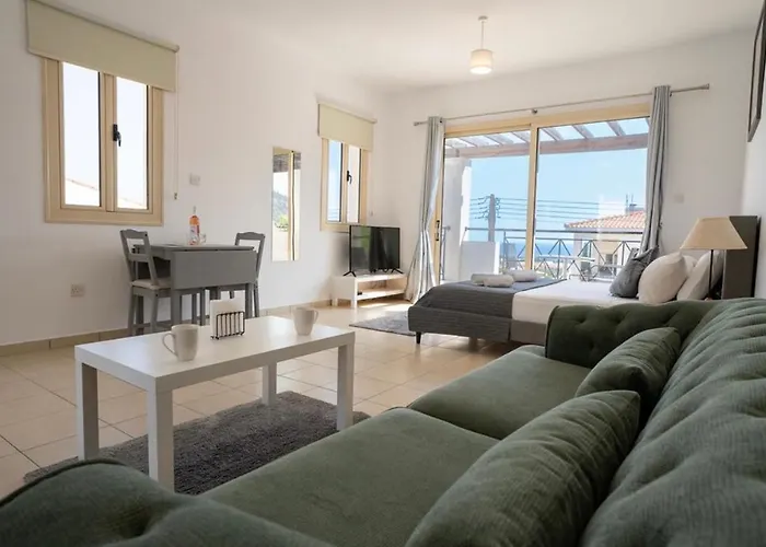 Modern With Pool And Balcony Hillside And Sea Views For Business Or Leisure Travellers アパート *